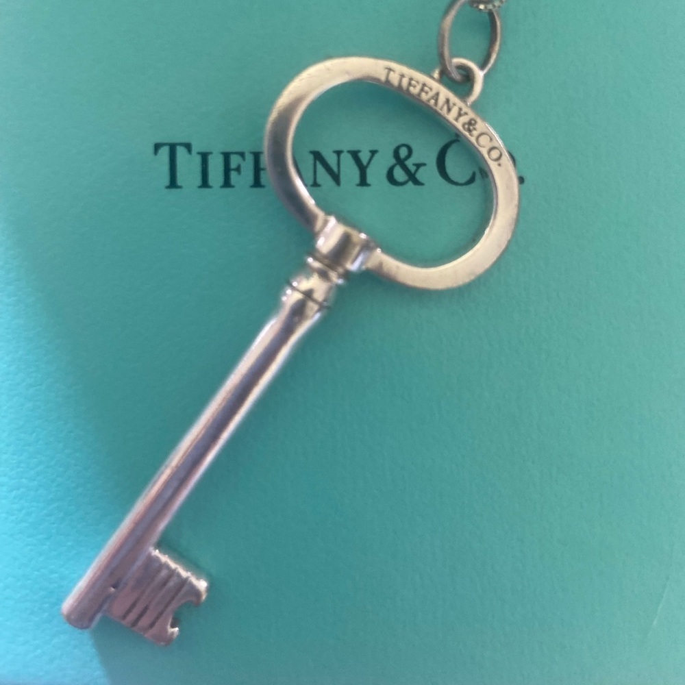 Tiffany & Co. Sterling Silver Extra Large Oval Key Pendant with Silver necklace